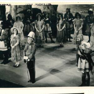 Bernard Manning as the Pirate King in The Pirates of Penzance